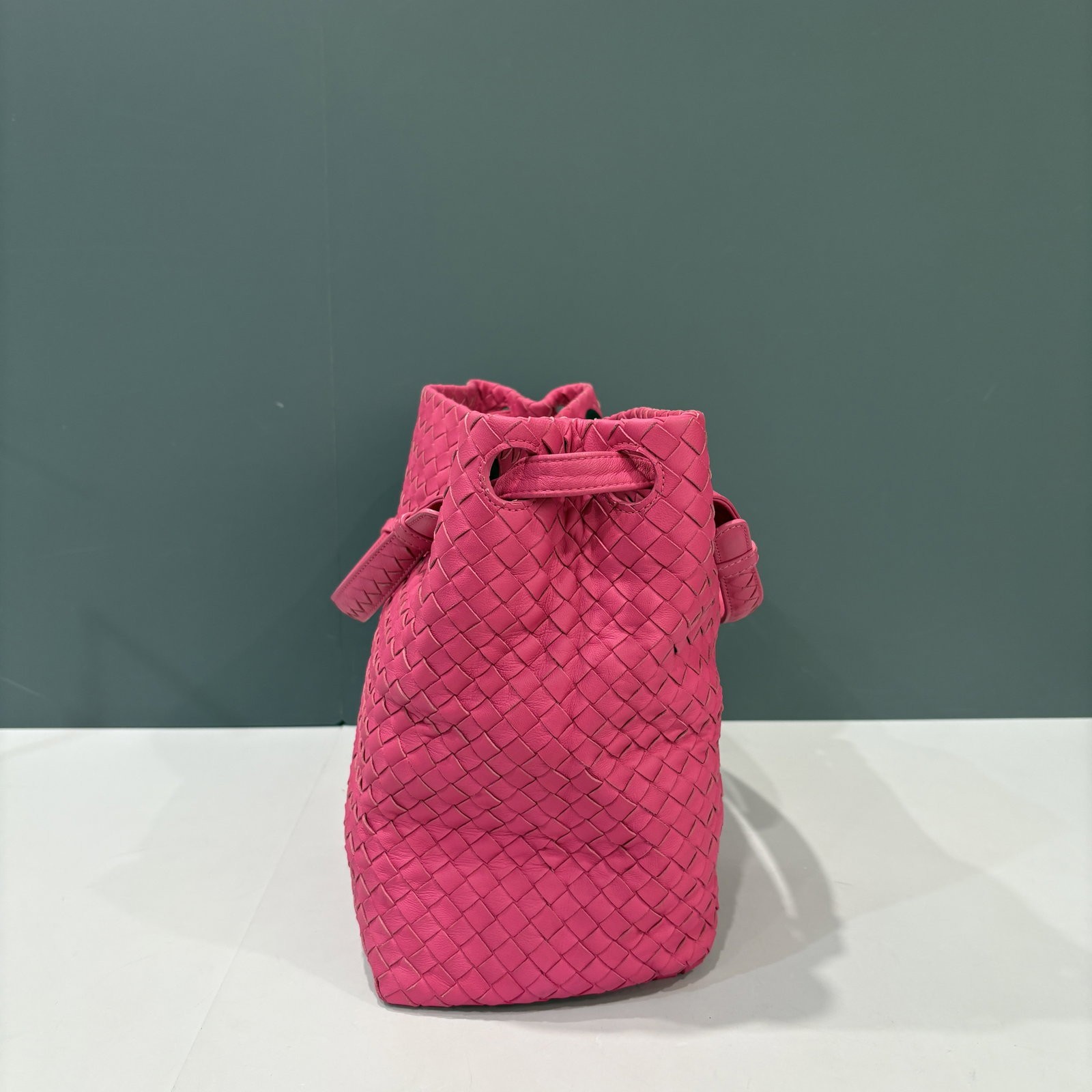 Bottega Veneta Medium Garda Tote Pink Lambskin Intrecciato Nappa (ym030126e0)