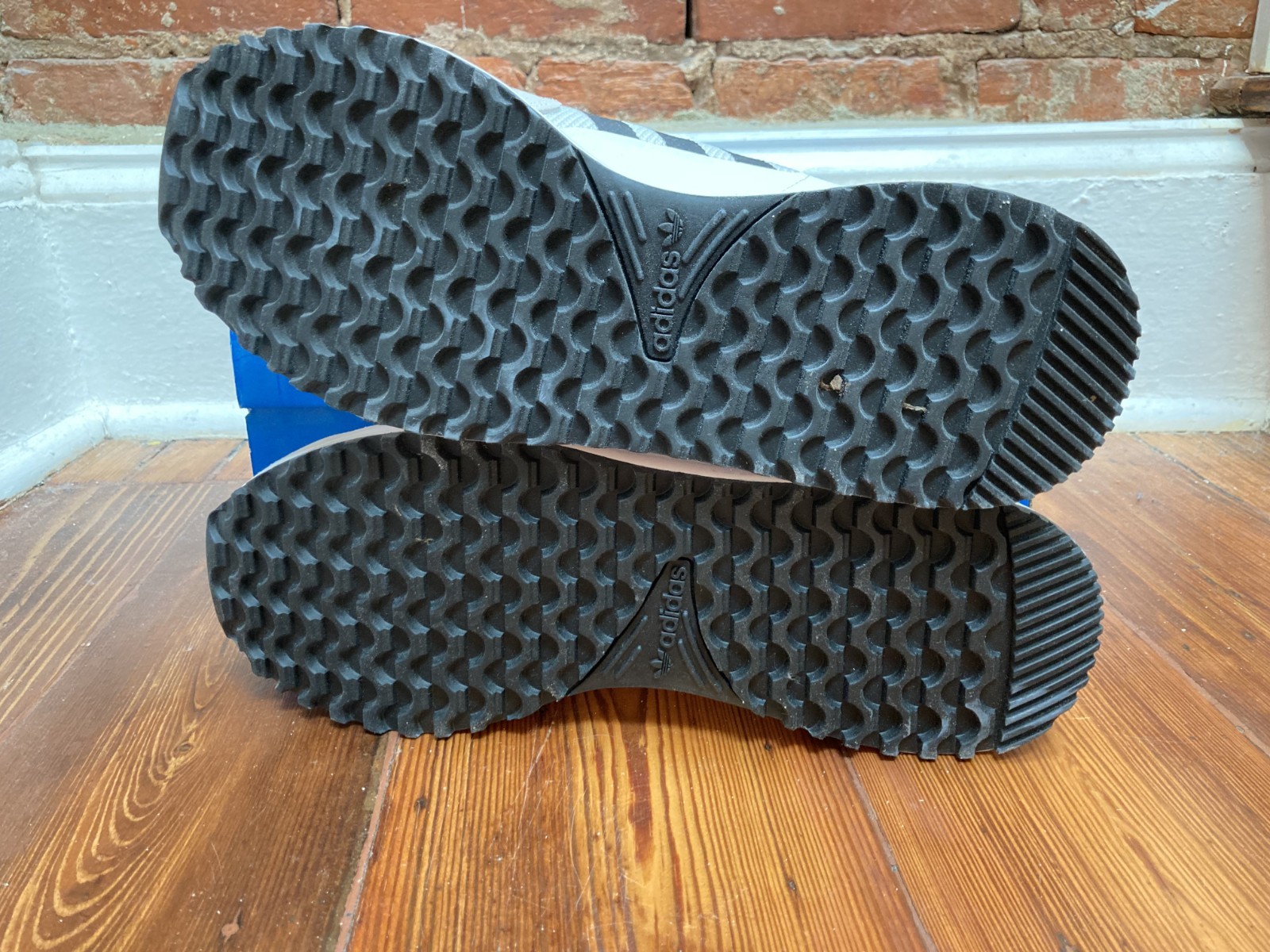 Adidas ZX 700 HD Sneaker, Size US 10 White with Blue Stripes