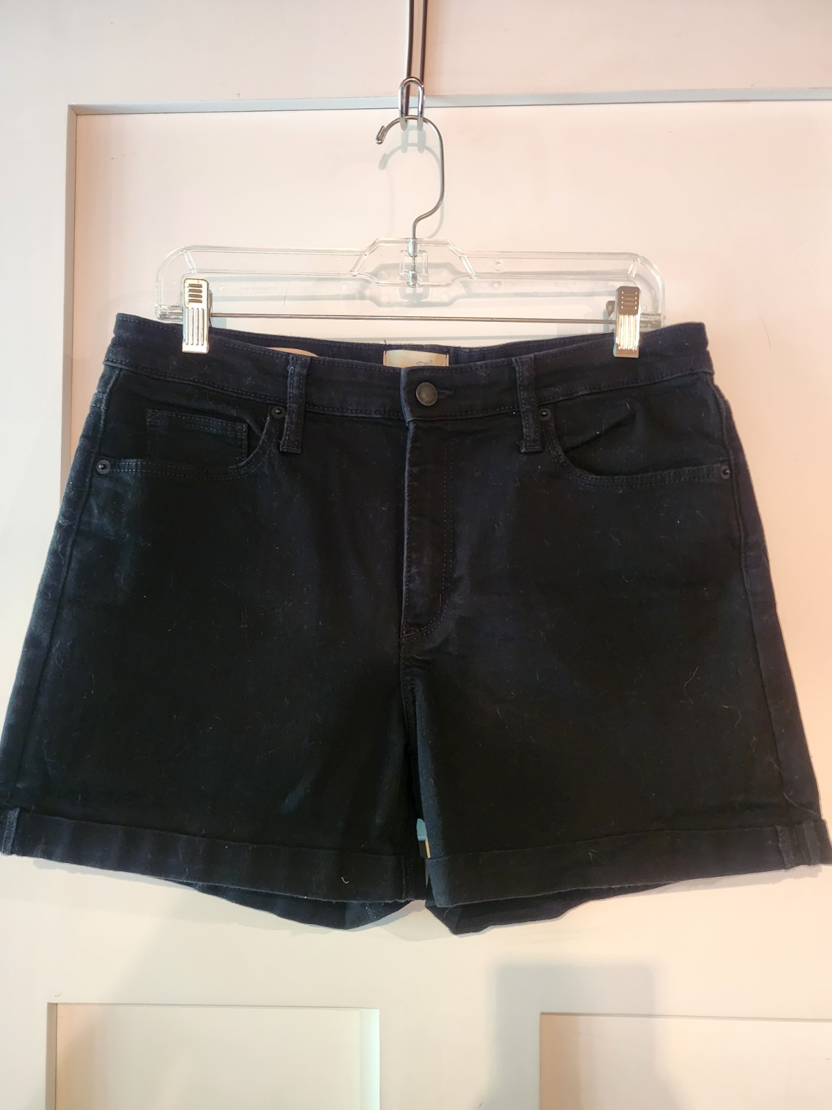 Universal Thread Women’s Black Denim Shorts High Rise Midi Size 12/31R NWOT