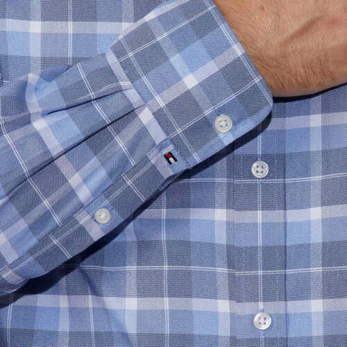 Tommy Hilfiger Men’s All-Season Stretch Regular Fit Dress Shirt