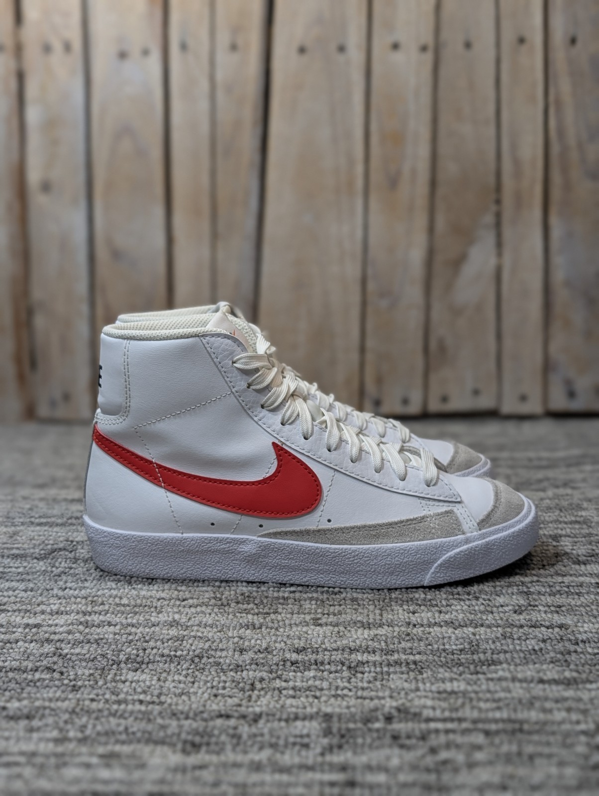 Nike Blazer Mid ’77 Vintage in White/Red/Blue – Size 5.5Y/7 Women