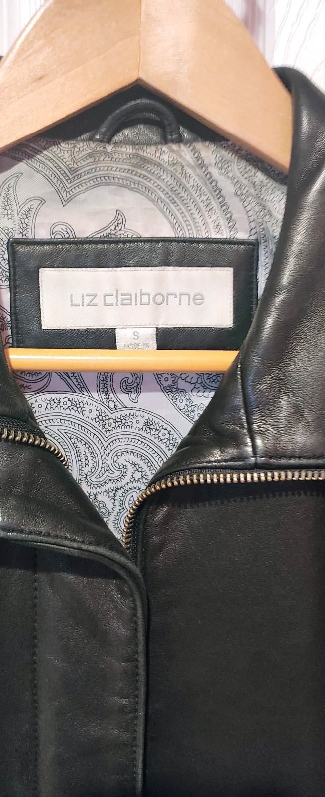 LIZ CLAIBORNE GENIUNE LEATHER JACKET (S) BLACK