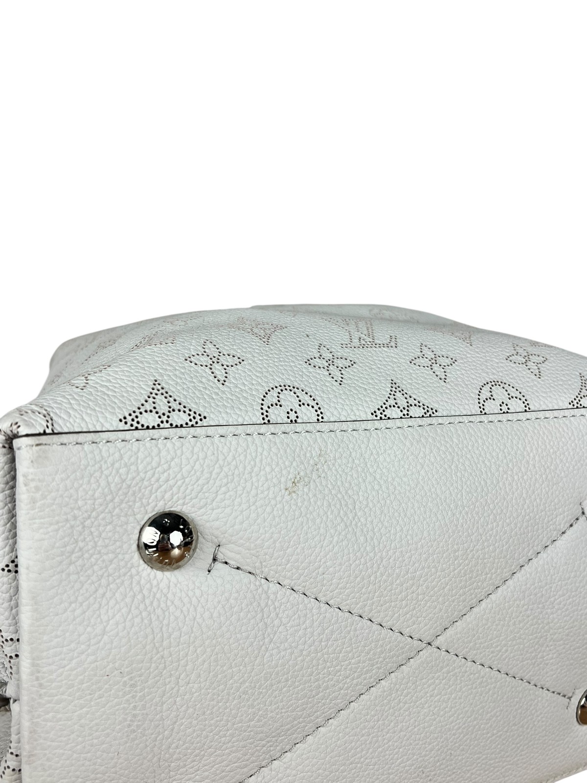 Size OS – Louis Vuitton White Perforated Leather Muria 2Way Bucket Bag – Pre-Own