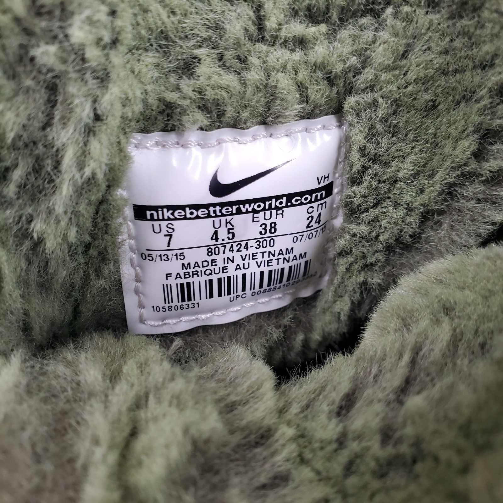 Nike Roshe One Green Sherpa Sneaker Boot Womens Sz 7 Bomber 807424-300 Rare