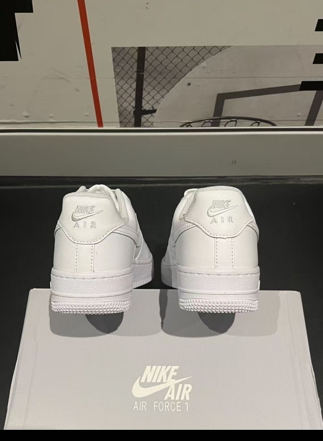 Nike Air Force 1 Low Top Triple White ’07 Mens White Sports Classic Sneaker