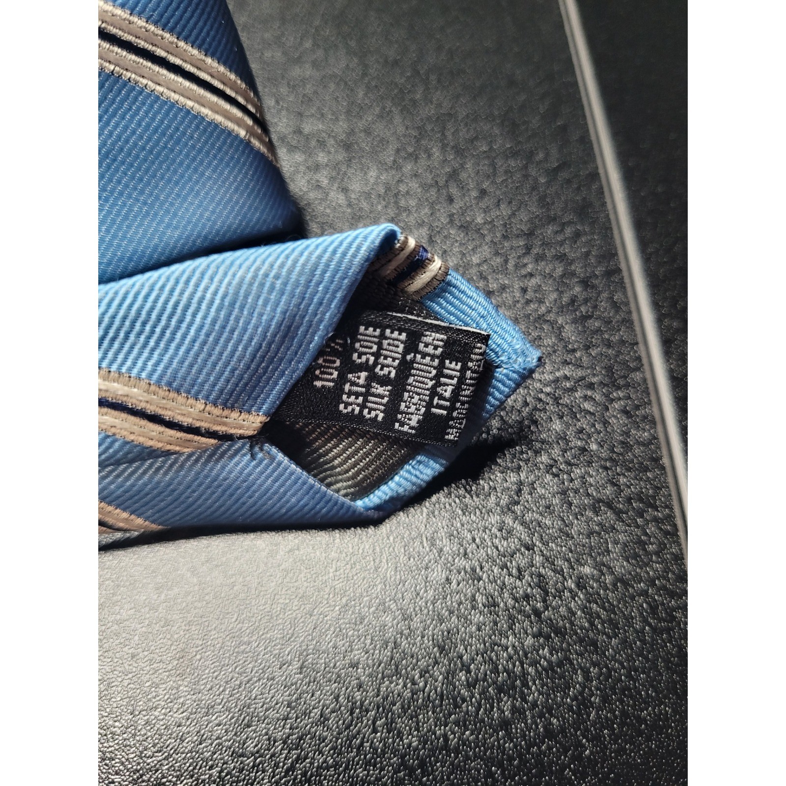 Brioni Men’s Necktie Blue Striped Silk 3.75″ x 58″ Excellent