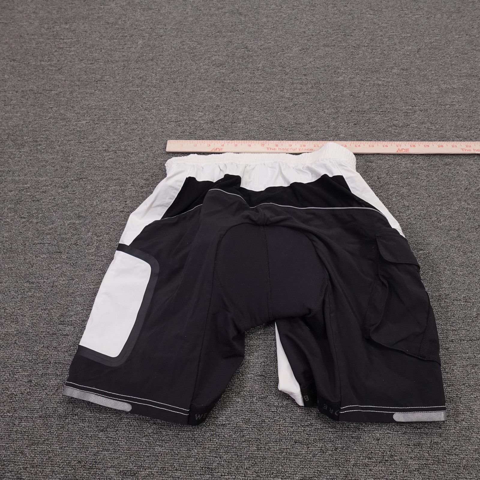 Gore Bike Wear Shorts Mens Medium White Black Padded Cycling Chamois 11 Inseam