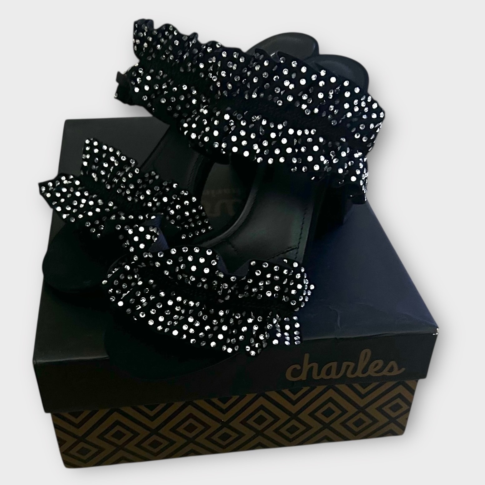 Charles By Charles David Cinched Block Heel Sandals NEW Size 8.5 Ruffle Frilly