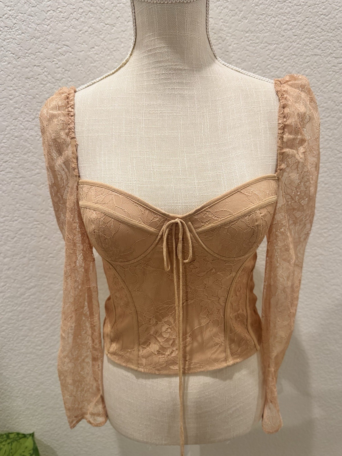 Chelsea & Violet Laura Vowen Lace Sweetheart Neck Tie Front Long Sleeve. Size O