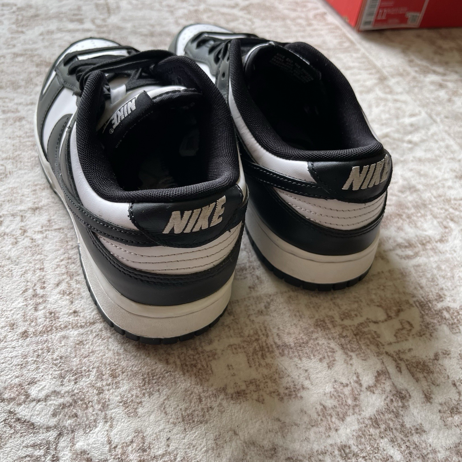 Nike Dunk Low Retro White Black Panda Sneaker DD1391-100 Men’s 9 MISSING IN SOLE