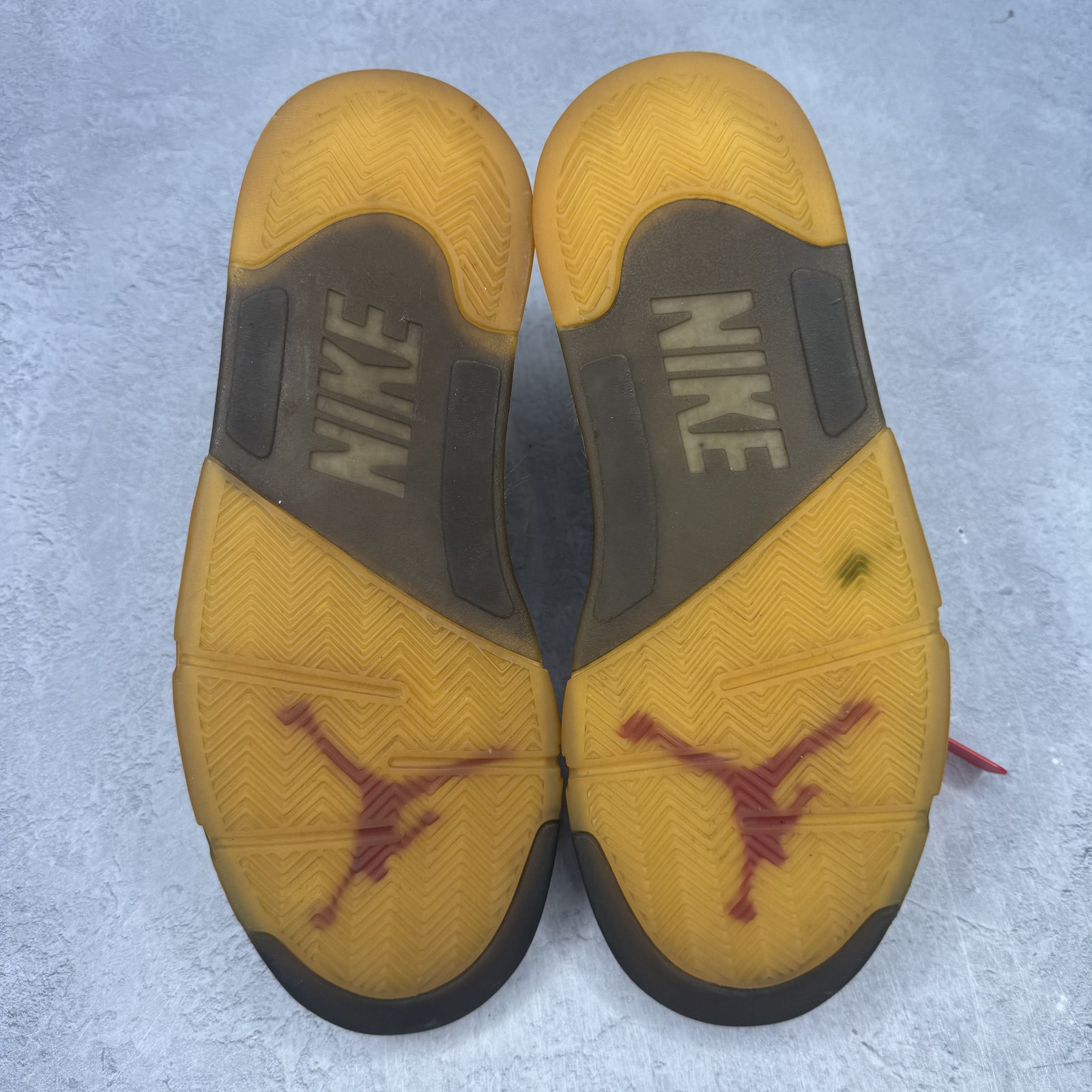 Jordan 5 Retro Off-White Sail *pre-owned* SIZE 8 8M/9.5W