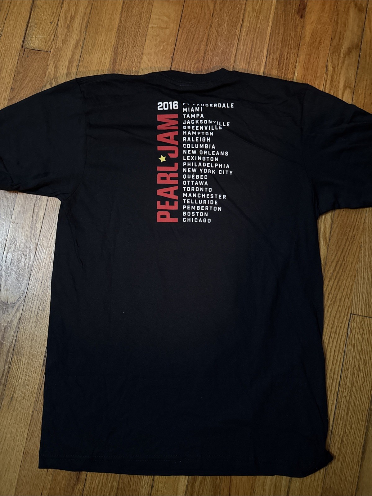 PEARL JAM 2016 NORTH AMERICAN TOUR T SHIRT – Adult Medium Lightning Bolt Concert