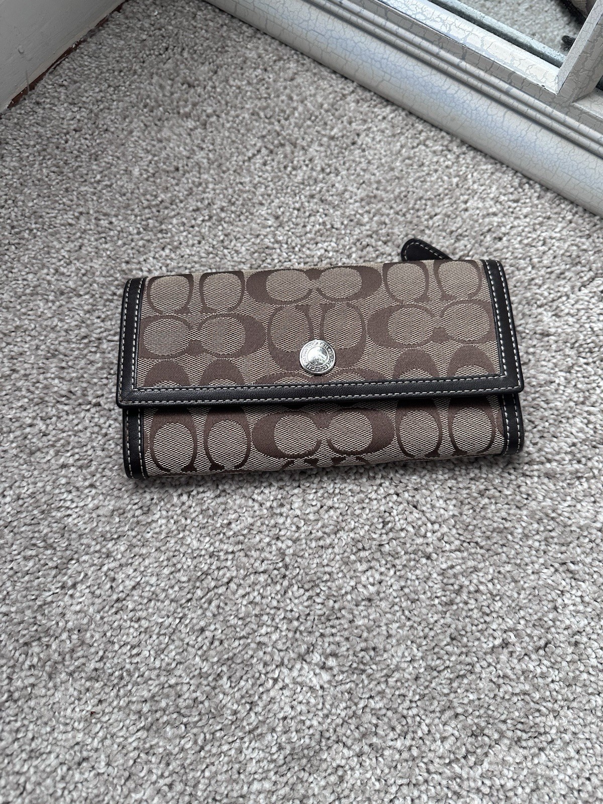 Coach F88913 Leather Zip Wallet in Signature Canvas – Khaki