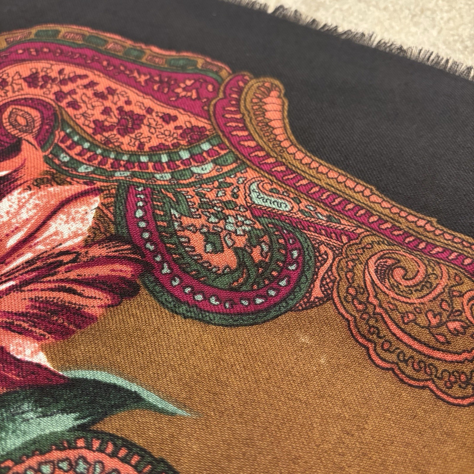 VTG V. Fraas The Scarf Source 100% Wool Scarf Wrap Shawl Floral Paisley Square