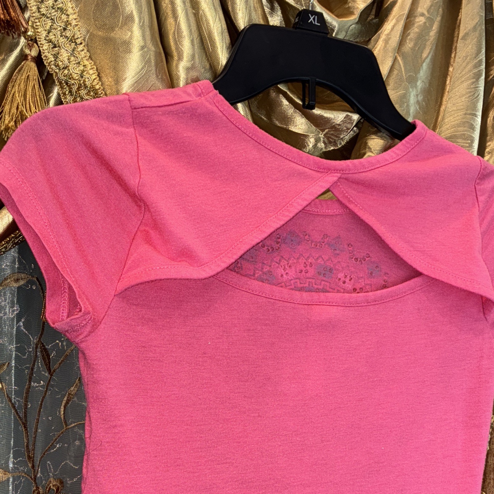 Beautees girls Pink Graphic Sequin Keyhole Neck Short Sleeve Tee L