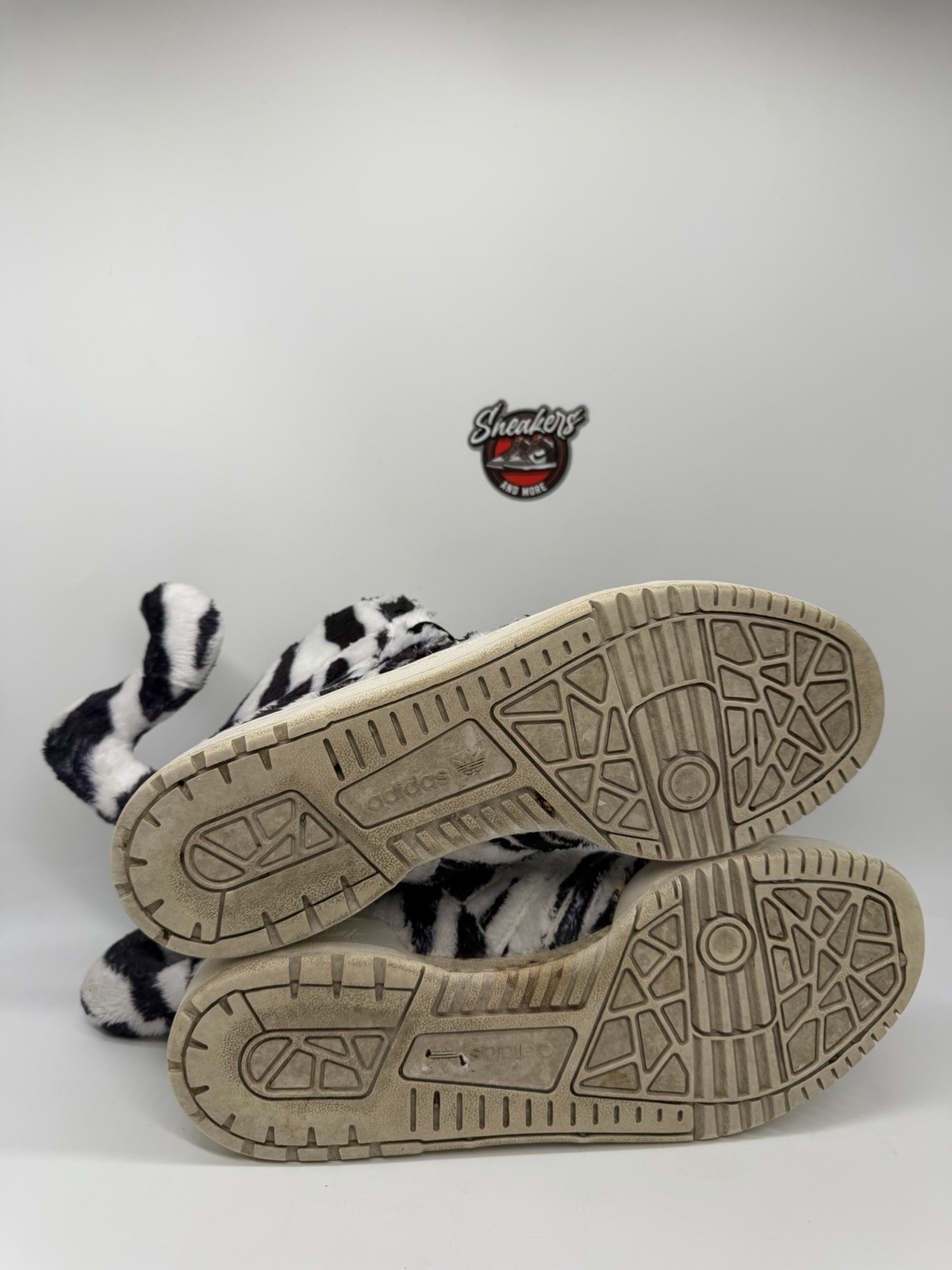 Adidas x Jeremy Scott White Tiger Leopard Animal Tail Wings Bear B26037 Size 7.5