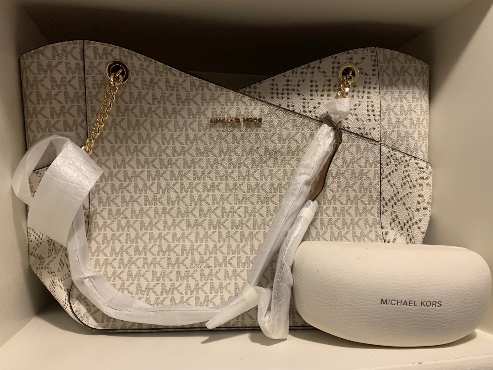 Michael Kors Women’s Beige Logo Shoulder Bag Chain Accents Gold Hardware, Case