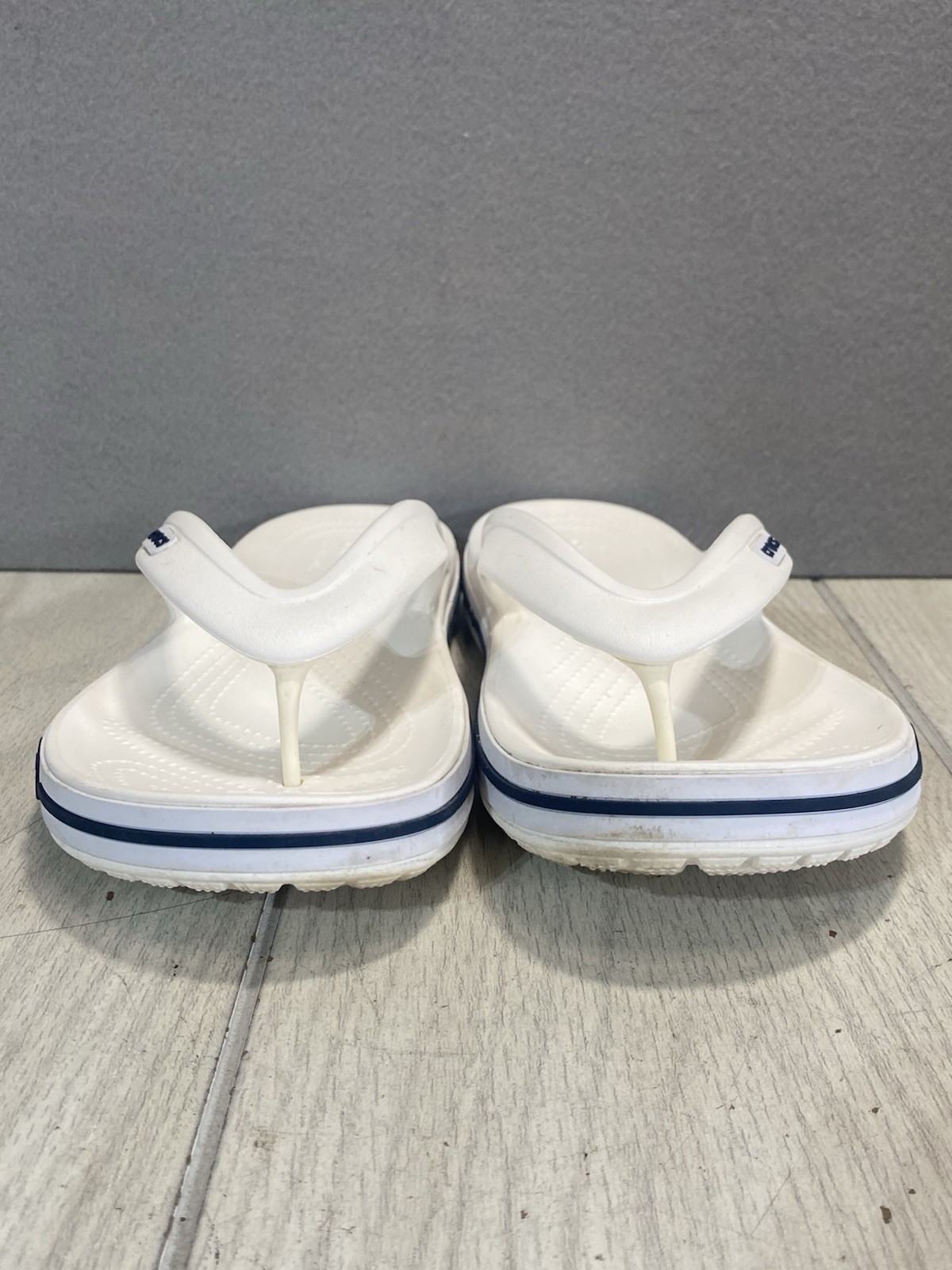 Crocs White Bayaband Flip Flops Sandals – Men’s 6 Woman’s 8 Thong Style