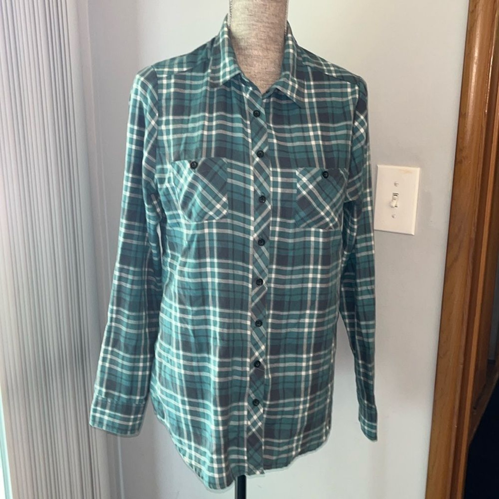 Hot Topic Shirt Women’s Large Lace Skull Teal Plaid Button Up Long Sleeve
