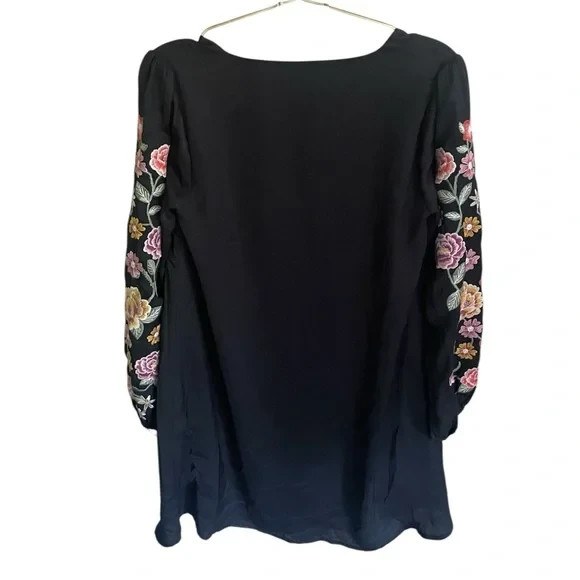 Savanna Jane Black V-Neck Shift Dress Floral Embroidered Sleeves Small Boho