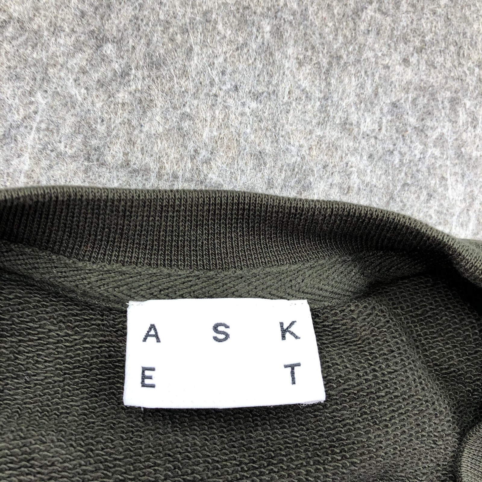 ASKET Sweatshirt Mens Small Green Pullover Knit Crewneck Solid Basic Minimalist