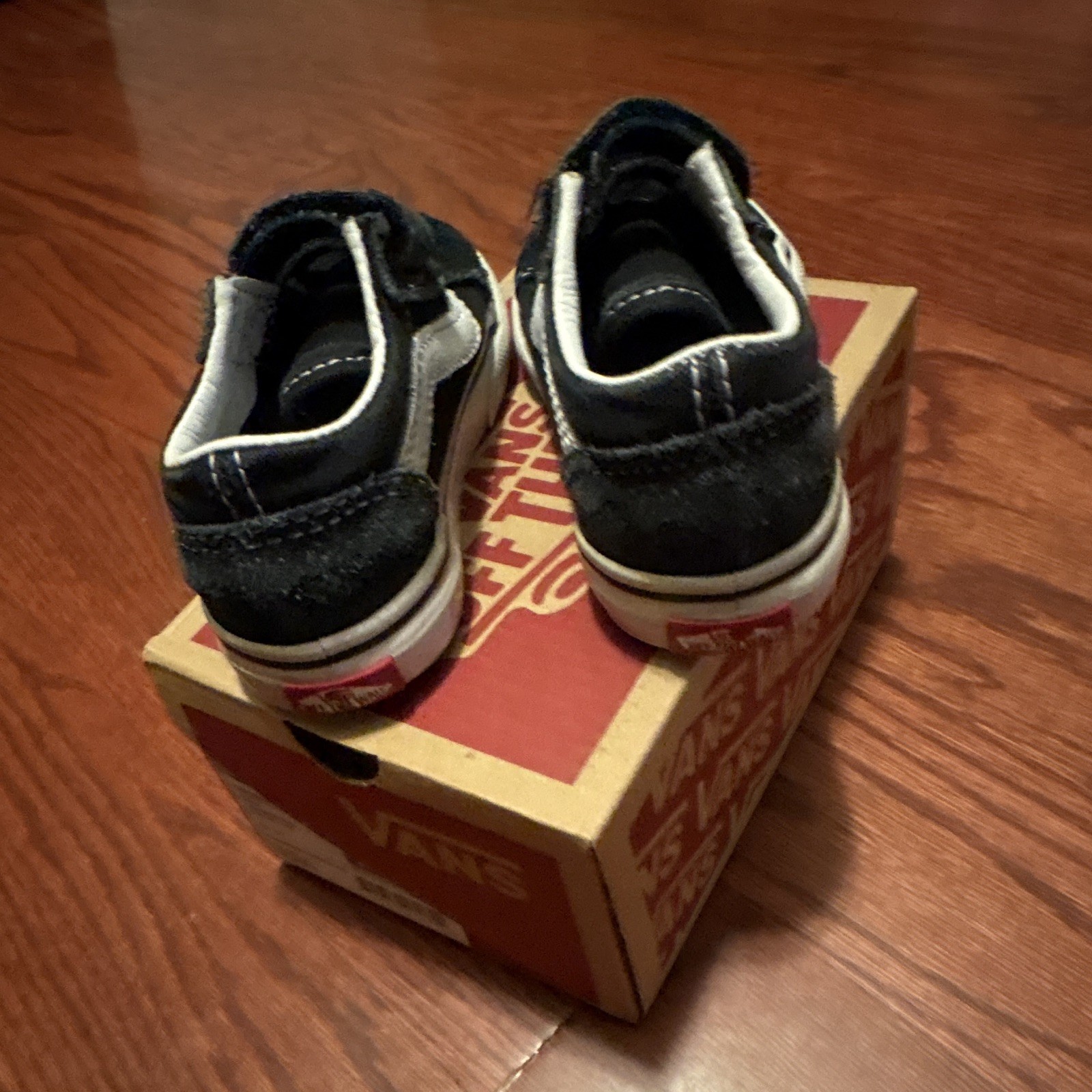 VANS Old Skool V Kids Hook & Loop Sneakers Black/White Suede Low Top 6