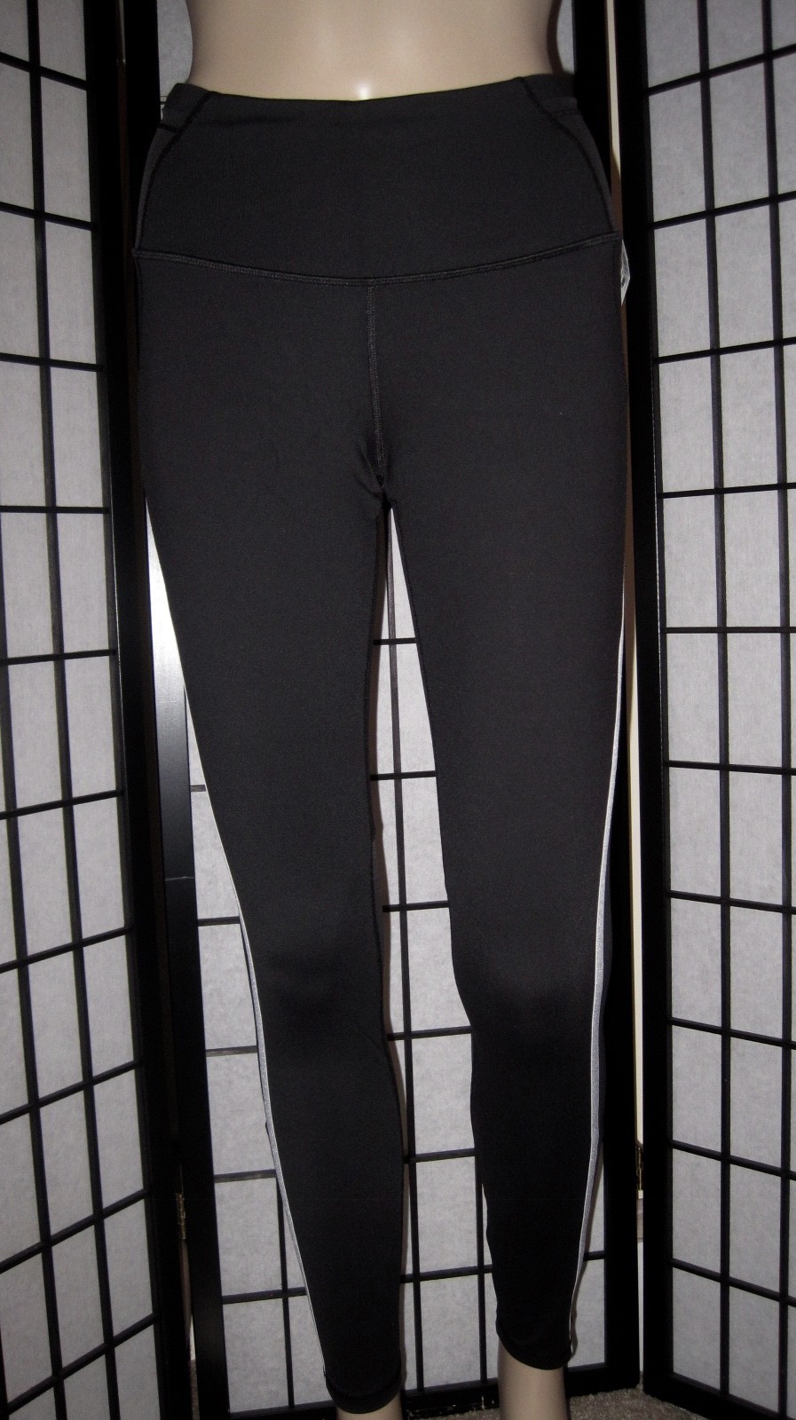 NWT VICTORIA’S SECRET SPORT BLACK MESH SILVER STRIPE KNOCKOUT TIGHT LEGGINGS