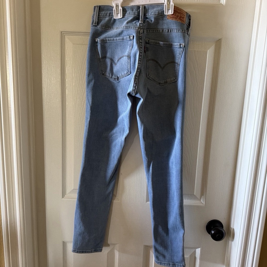 Levi’s Women’s Light Wash Blue Denim Skinny Jeans Stretch Studded Hem