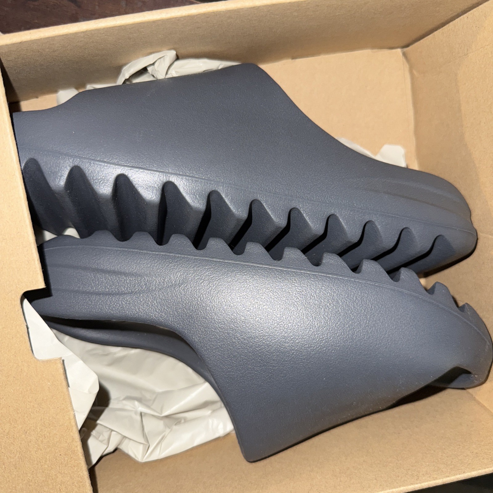 Size 9 Mens Adidas Yeezy Slide Slate Grey brand new with box