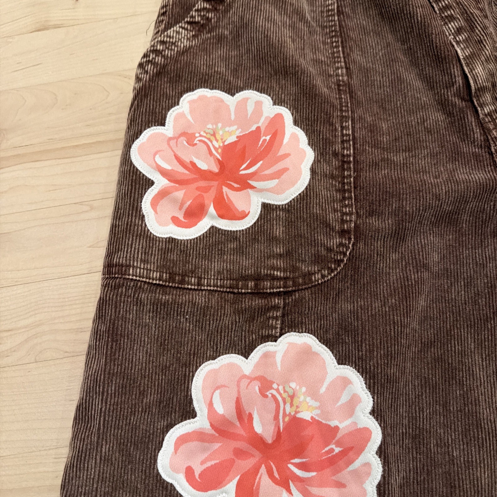 Davi & Dani Washed Corduroy Pants with Printed Patch Flowers in Brown Size M NWT