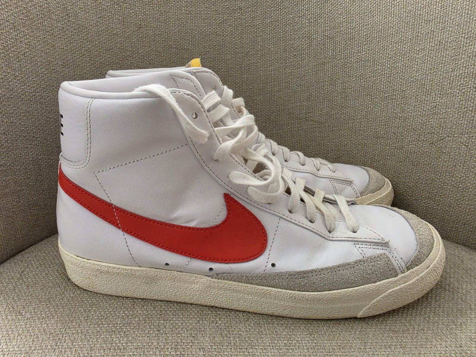 Nike Blazer Mid ’77 VNTG White Habanero Red Medium Blue BQ6806-117 Mens Size 11