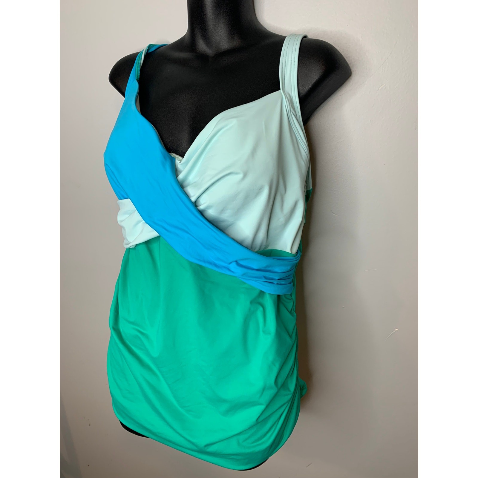 Lands’ End Tankini Top Women’s 22W Blue Green Adjustable Straps Built in cups