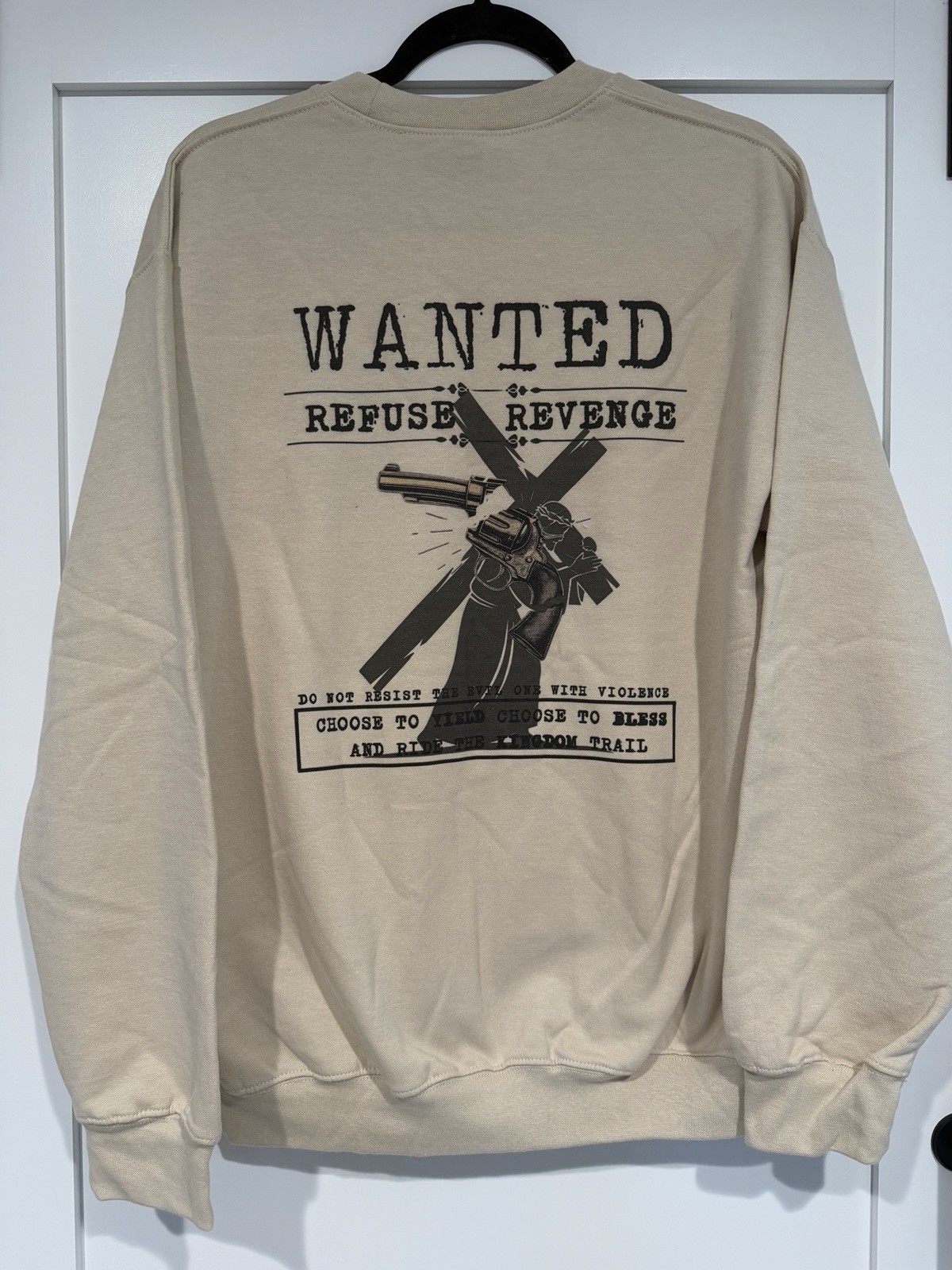 Gildan Men’s M Beige Crewneck Pullover Sweatshirt Graphic Print