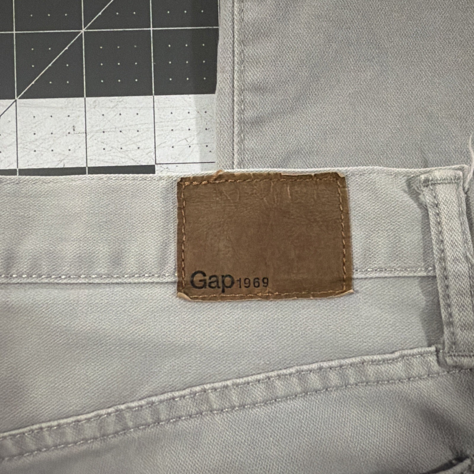 GAP 1969 Jeans Mens 32×32 Chalk Gray Straight Leg Stretch Denim Y2K
