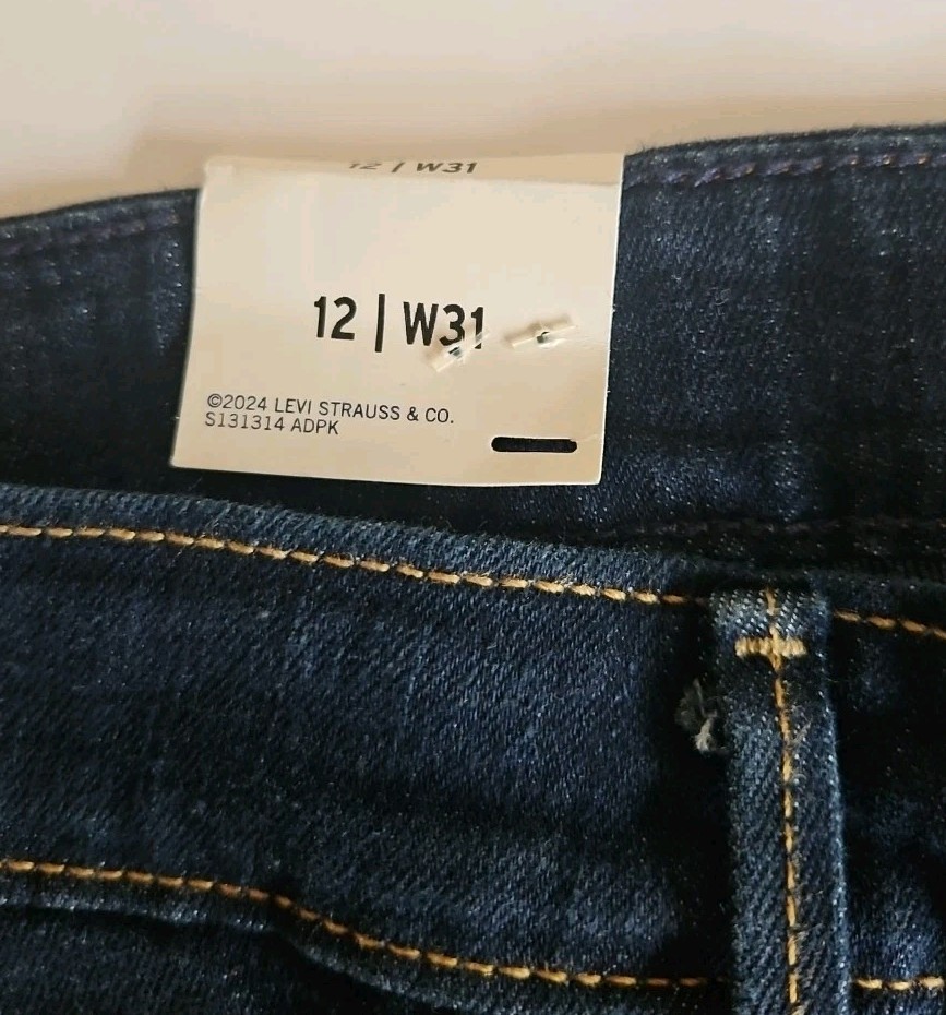 Levi’s Strauss Gold Label Mid-Rise 5″ Denim Shorts Soft Stretch Women 12/W31 New