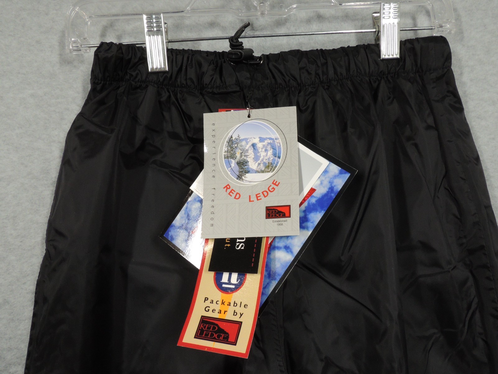 WOMENS MEDIUM RED LEDGE LIGHTWEIGHT WATERPROOF RAIN PANTS w/ STUFF PACK, BLACK
