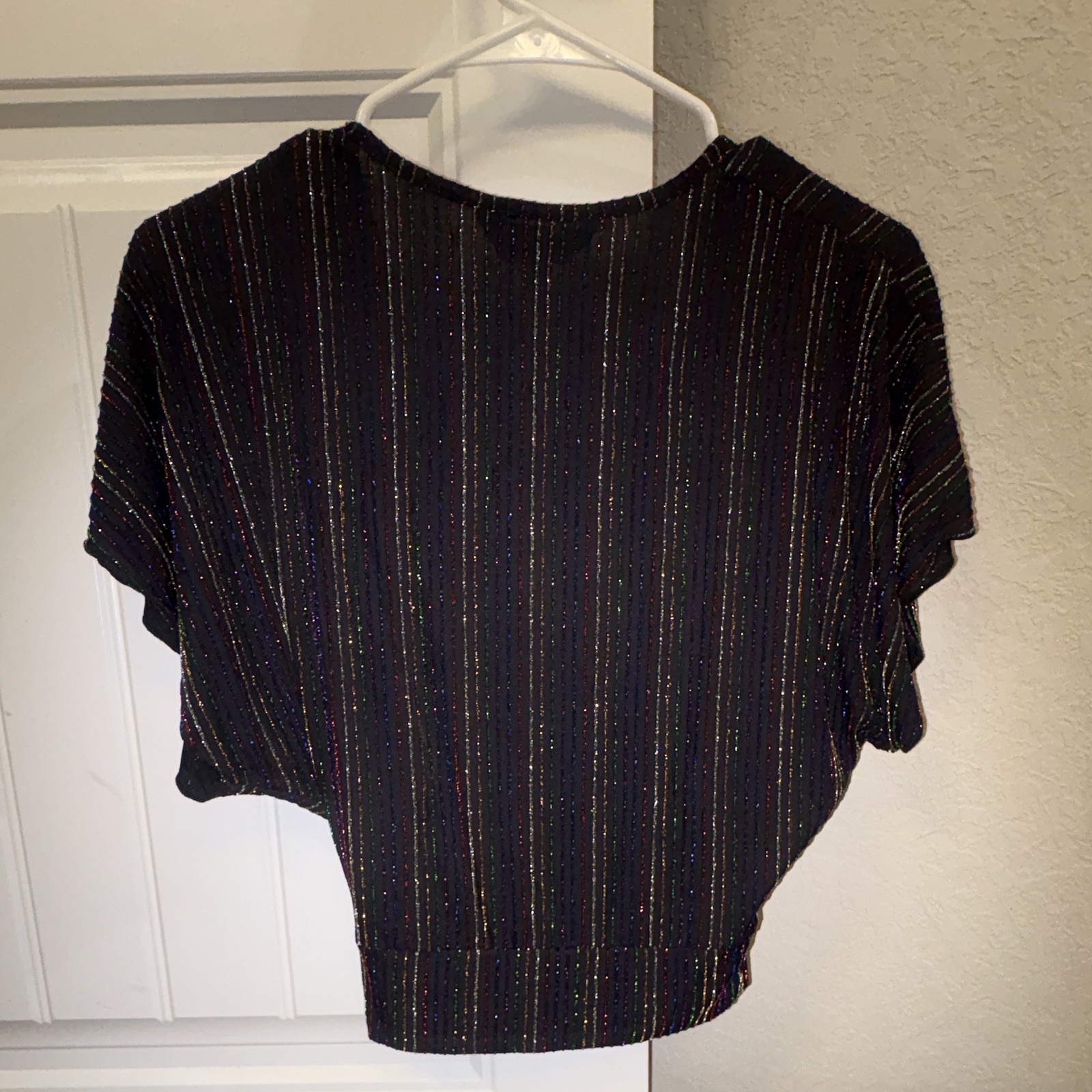 Envy Black Multicolor Crop Blouse Short Sleeve V-Neck Striped Glitter Size 8