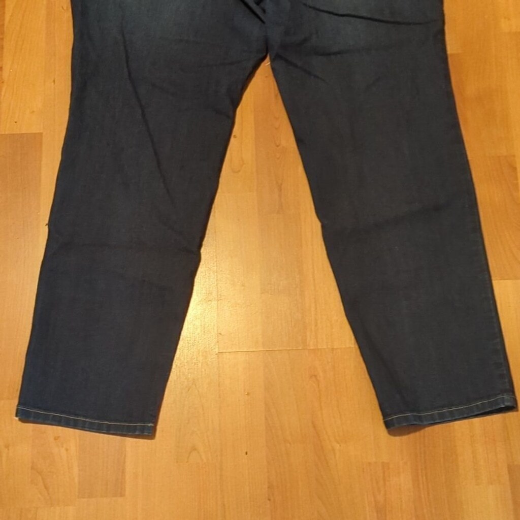 26 regular Torrid denim jeans us size EUC blue stretch slimming look any season