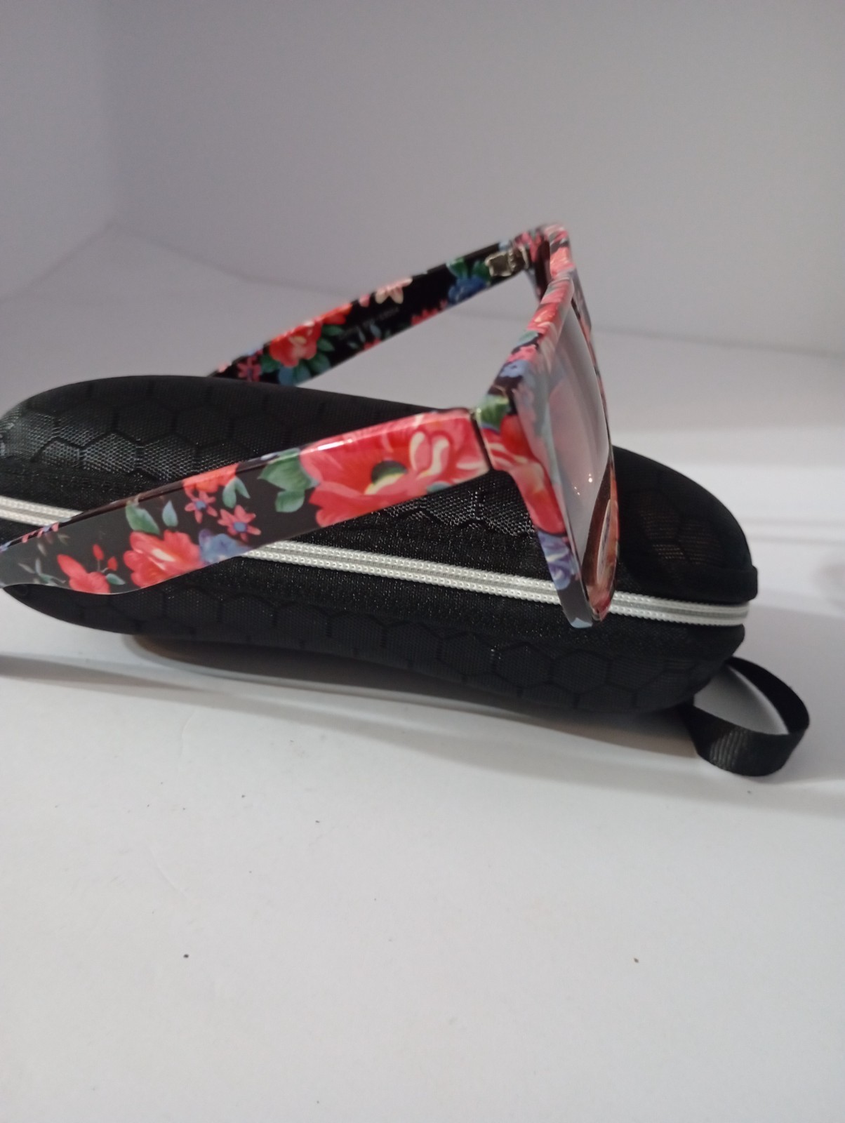 European Designer Pretty Colorful Sunglasses – High Quality , Great Design