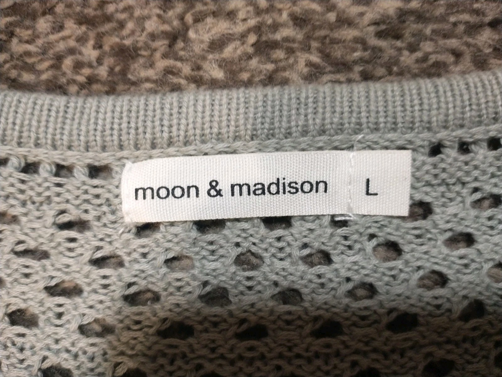Moon & Madison Womens Size Large Sage Green Open-Knit V-Neck Sweater