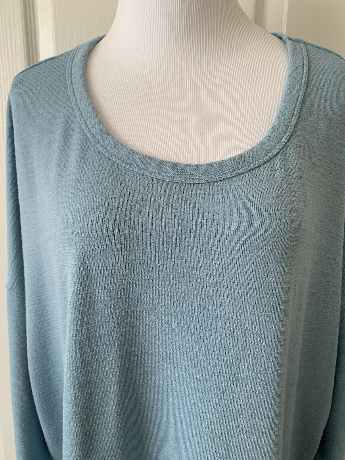 TIME AND TRU PRETTY LT BLUE POLYESTER SPANDEX BLEND LONG SLEEVE TOP – SIZE XXL