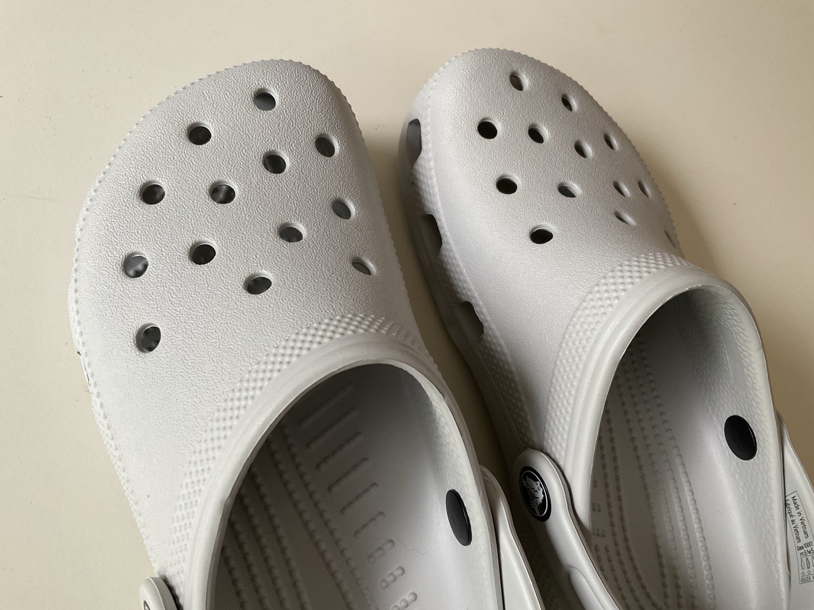 NWOT Crocs Atmosphere Gray Sandals Sz M3 W5 M 3 W 5 Light Grey