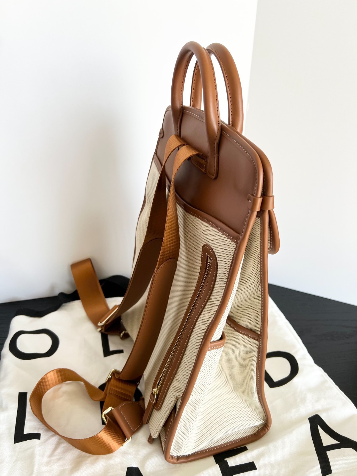 Oleada Coast Backpack Canvas & Vegan Finish in color Sand