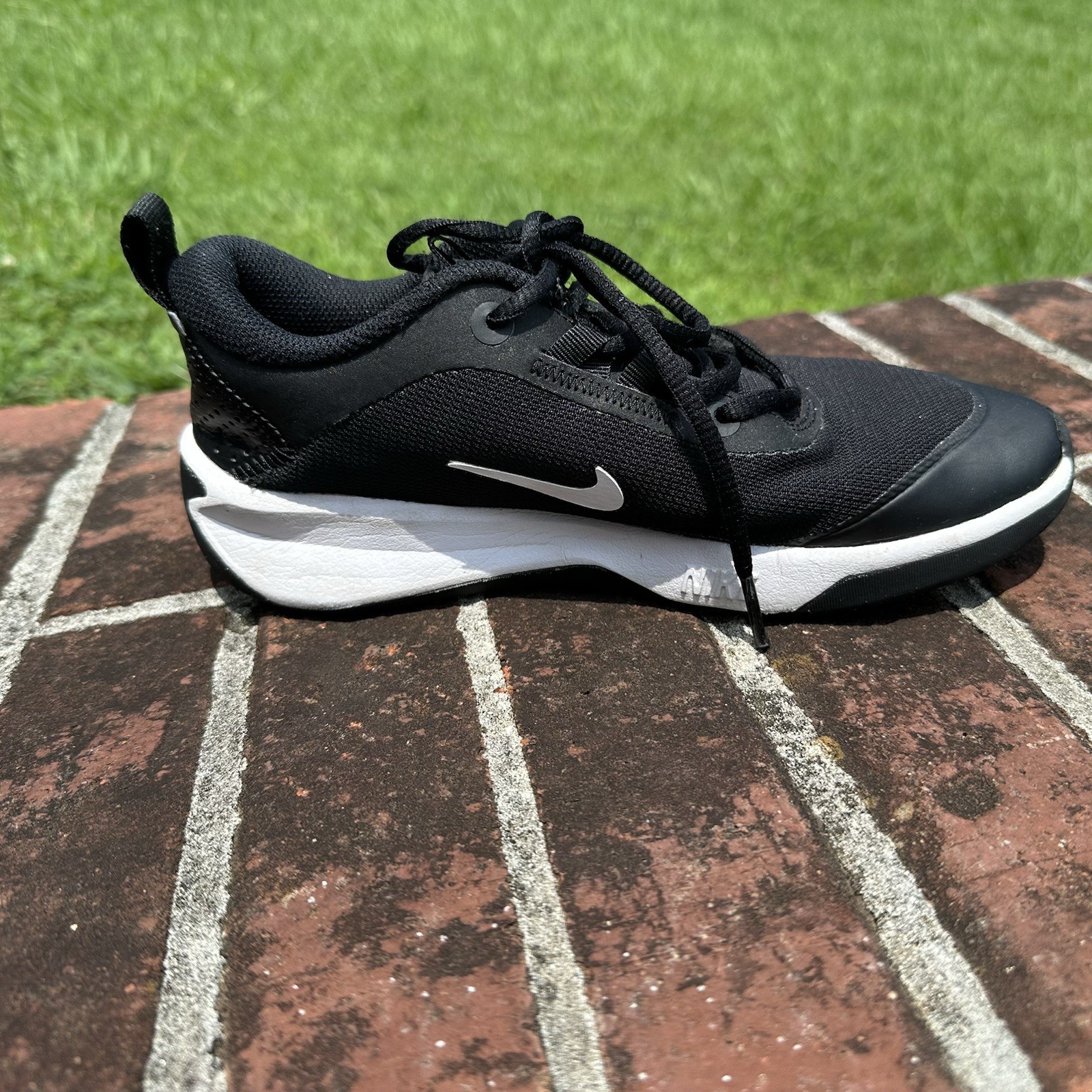Nike DM9027-002 Unisex Kids Athletic Sneaker Black/White Lace Up Sz 4Y