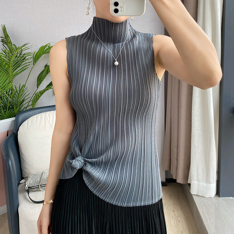 24SS Fashion Pleated High Necked Sleeveless Shirt with Solid Color Bottom Vest