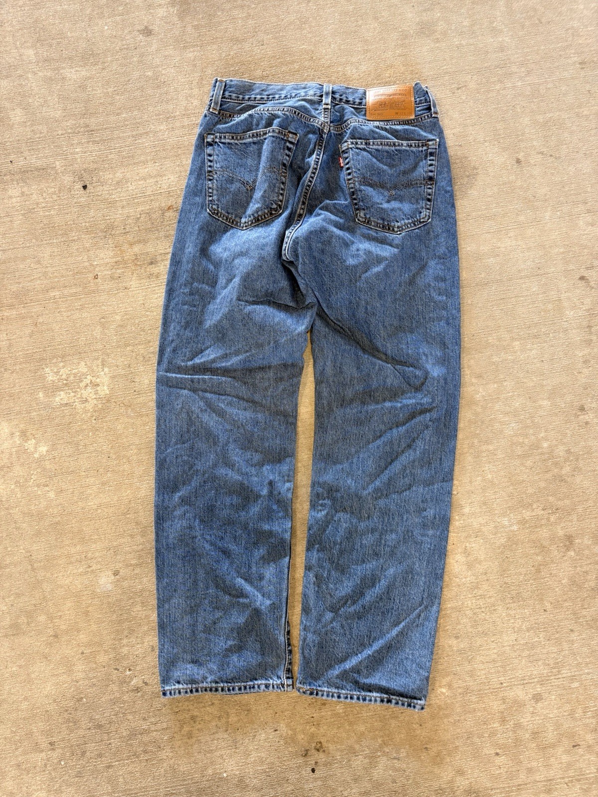 Selvage Levi’s Men’s Blue Medium Wash Straight Regular Fit Denim Jeans 5-Pocket