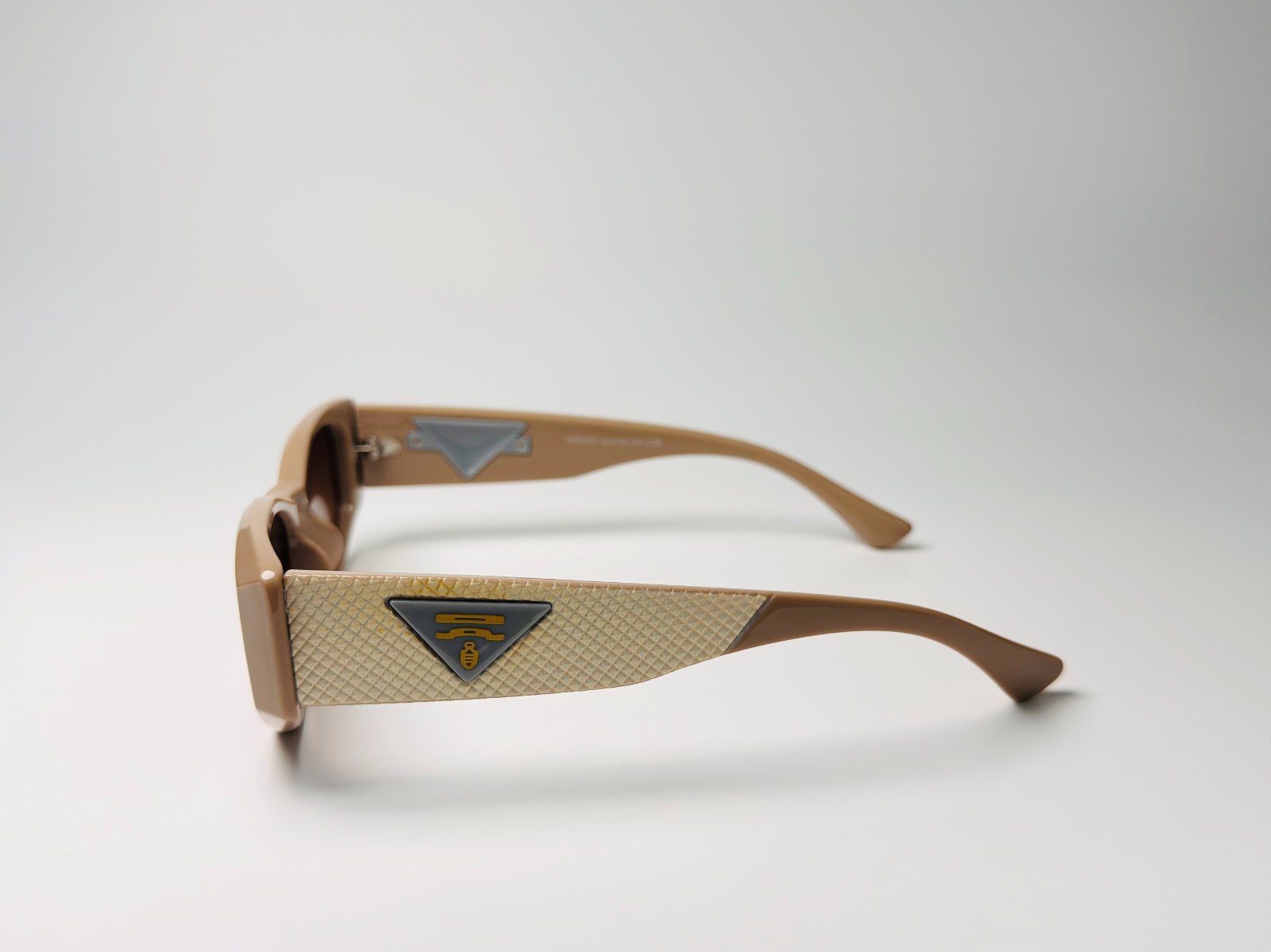 Beige Rectangle Sunglasses for Women Luxury Designer Style Shades Retro Fashion