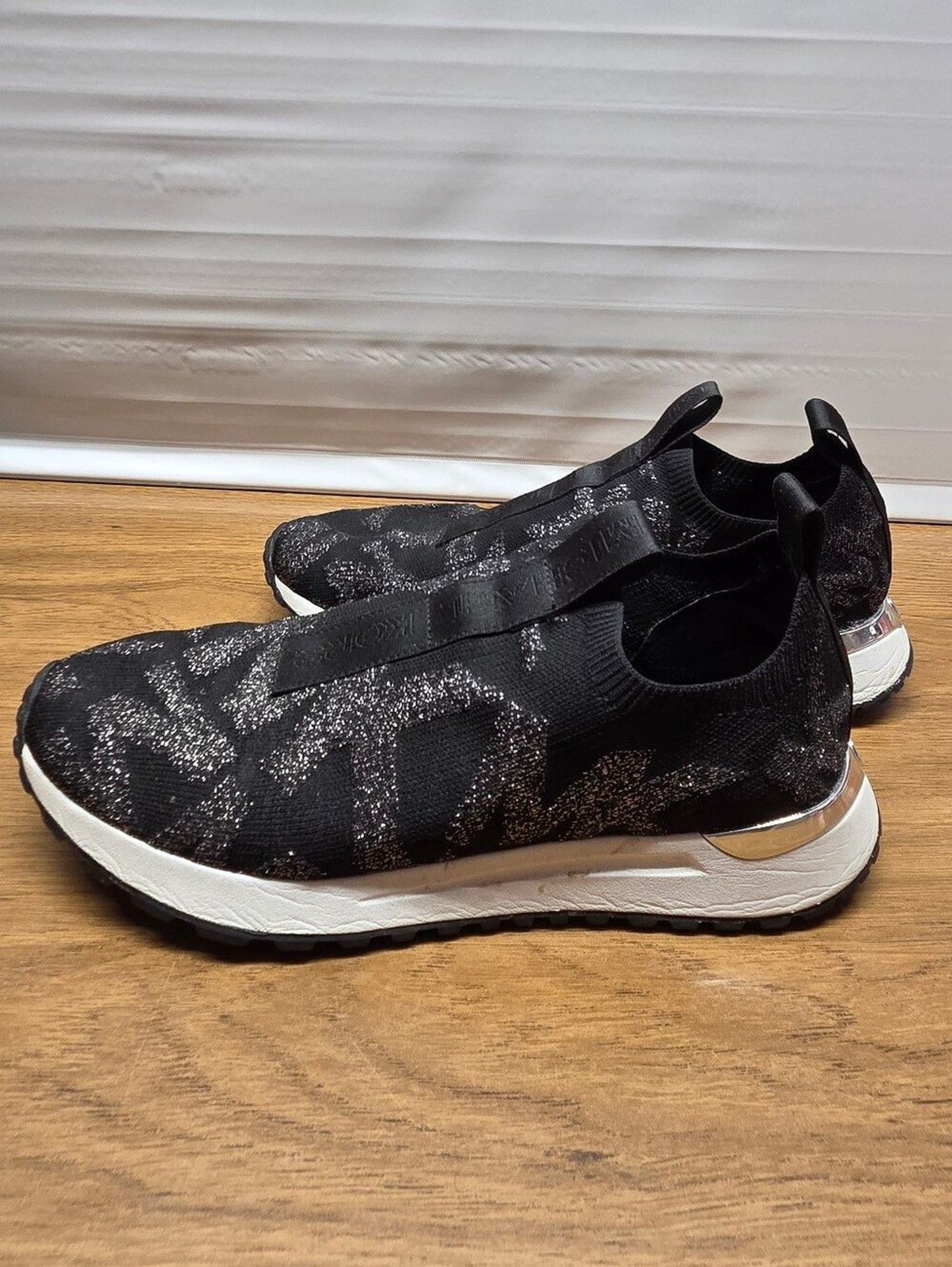 MICHAEL Michael Kors Bodie Slip-On Sneakers Black/Silver Metallic Logo Knit – 9M