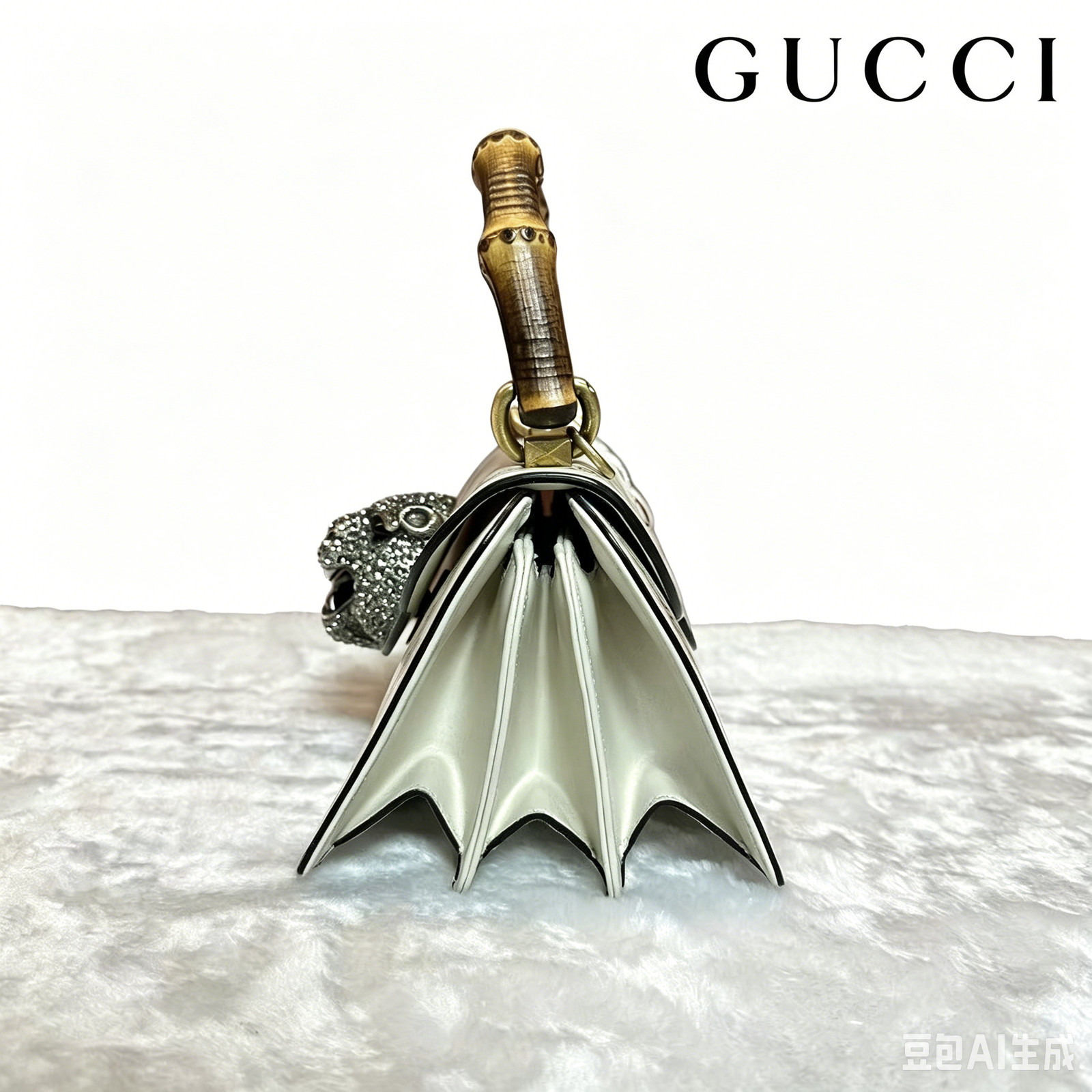 Auth Gucci Bamboo Handle Bag White Leather Tiger Head Limited Edition USA