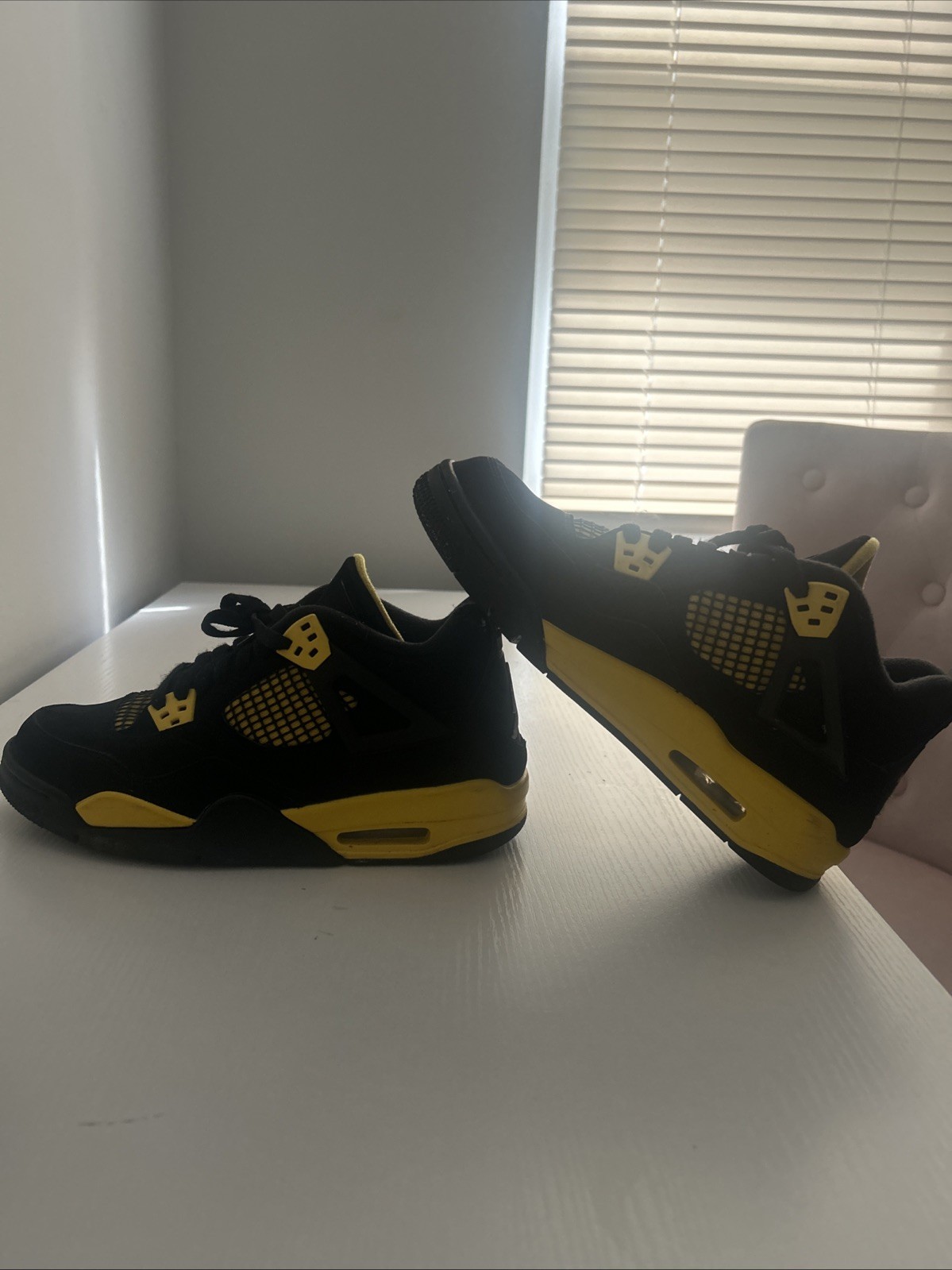 Size 7 – Jordan 4 Retro Mid Thunder
